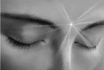 Mujer meditando1 Correspondencia entre las Enfermedades y las Emociones compartido por Monica Barbagallo